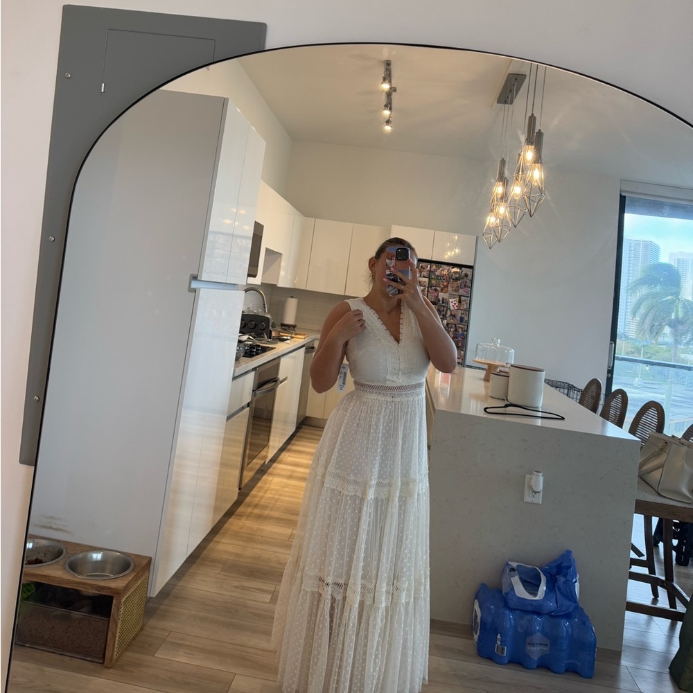 Foxes 
Size M
Cream dress 
Brand new - Never worn